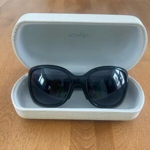 Oakley Women's Sunglasses with Glossy Black Frame